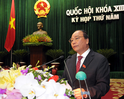 Phó Thủ tướng Nguyễn Xuân Phúc trình bày báo cáo đánh giá bổ sung kết quả thực hiện kế hoạch phát triển KT-XH năm 2012, 4 tháng đầu năm 2013