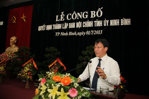 Đồng chí Phạm Anh Tuấn, Bí thư Đảng ủy, Phó trưởng Ban Nội chính Trung ương chúc mừng Ban Nội chính Tỉnh ủy Ninh Bình