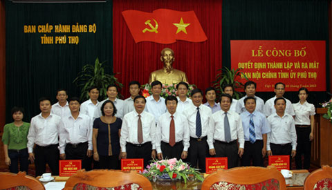 Đồng chí Nguyễn Doãn Khánh, Phó trưởng Ban Nội chính Trung ương, Lãnh đạo Tỉnh ủy và các thành viên của Ban Nội chính Tỉnh ủy Phú Thọ tại Lễ ra mắt