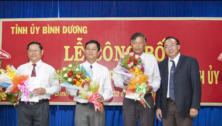 Phó Bí thư Tỉnh uỷ, Chủ tịch HĐND tỉnh Vũ Minh Sang trao Quyết định bổ nhiệm cán bộ lãnh đạo Ban Nội chính Tỉnh uỷ