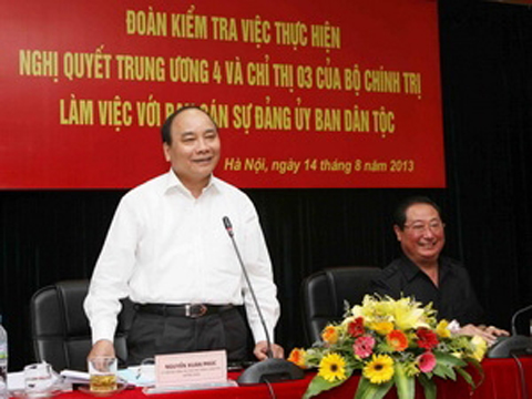 Đồng chí Nguyễn Xuân Phúc, Ủy viên Bộ Chính trị, Phó Thủ tướng Chính phủ phát biểu tại buổi làm việc