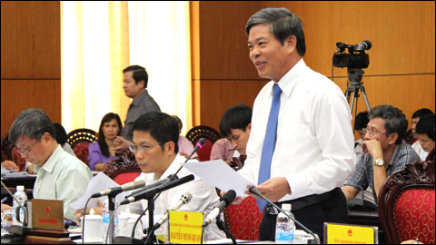 Bộ trưởng Bộ Tài nguyên và Môi trường Nguyễn Minh Quang trả lời chất vấn