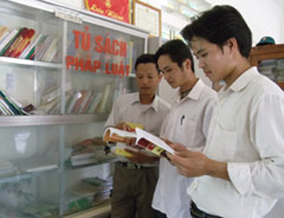 Tủ sách pháp luật tại Tuyên Quang