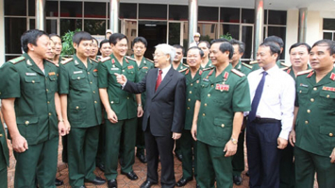 Tổng Bí thư Nguyễn Phú Trọng với các cán bộ, giảng viên và học viên Học viện Quốc phòng