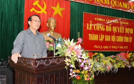Đồng chí Trần Xuân Lộc, Bí thư Tỉnh ủy, Chủ tịch HĐND tỉnh phát biểu tại buổi lễ
