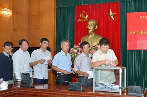 Cán bộ, công chức Ban Nội chính Trung ương ủng hộ đồng bào miền Trung