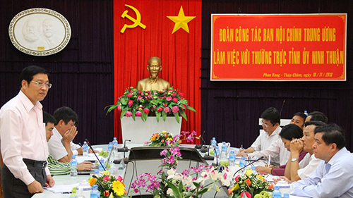 Đồng chí Phan Đình Trạc, Ủy viên Trung ương Đảng, Phó Trưởng Ban Nội chính Trung ương phát biểu tại buổi làm việc
