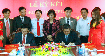 Phó Chủ tịch Quốc hội Nguyễn Thị Kim Ngân chứng kiến Lễ ký kết Thỏa thuận hợp tác giữa Ban Kinh tế Trung ương và Ủy ban Kinh tế