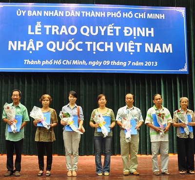Lễ trao quyết định nhập quốc tịch Việt Nam cho 576 người không có quốc tịch tại TP Hồ Chí Minh