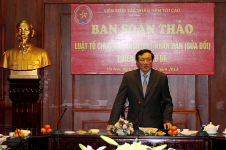 Đồng chí Nguyễn Hòa Bình, Ủy viên Trung ương Đảng, Viện trưởng Viện kiểm sát nhân dân tối cao phát biểu khai mạc phiên họp. 