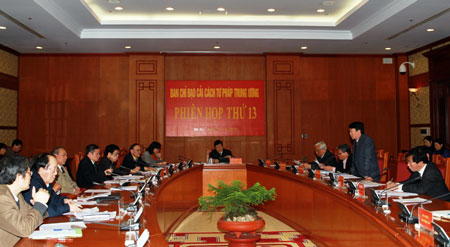 Phó Trưởng Ban Nội chính Trung ương Nguyễn Doãn Khánh phát biểu tại Phiên họp