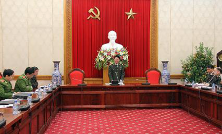 hứ trưởng Bùi Văn Nam phát biểu chỉ đạo tại cuộc họp.