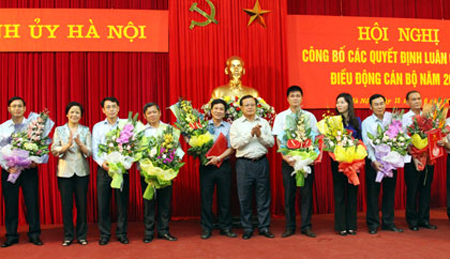 Lễ công bố các quyết định luân chuyển và điều động cán bộ của Thành ủy Hà Nội