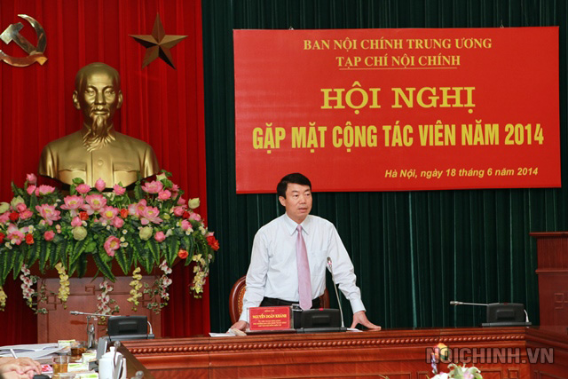 Đồng chí Nguyễn Doãn Khánh, Ủy viên Trung ương Đảng, Phó trưởng Ban Nội chính Trung ương, Chủ tịch Hội đồng biên tập phát biểu tại Hội nghị