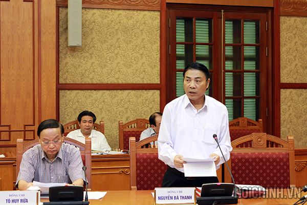 Đồng chí Nguyễn Bá Thanh, Ủy viên Trung ương Đảng, Phó trưởng ban Thường trực Ban Chỉ đạo TW về PCTN, Trưởng Ban Nội chính Trung ương trình bày Báo cáo tại Phiên họp