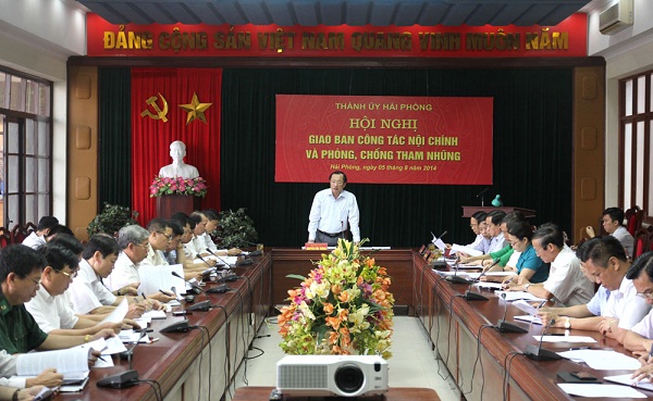 Đồng chí Bí thư Thành ủy Nguyễn Văn Thành phát biểu tại Hội nghị 