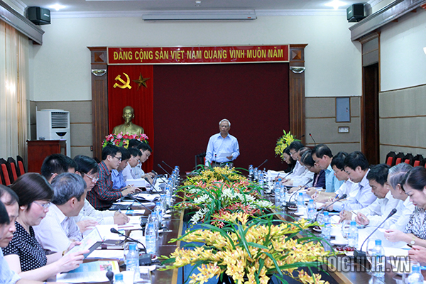 Đồng chí Uông Chu Lưu, Ủy viên Trung ương Đảng, Phó Chủ tịch Quốc hội, Phó trưởng Ban Chỉ đạo Trung ương về PCTN phát biểu tại buổi làm việc với Bảo hiểm xã hội Việt Nam