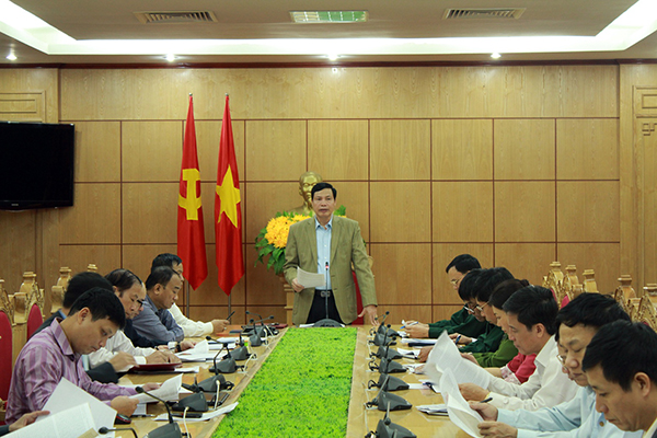 Đồng chí Nguyễn Đức Long, Phó Bí thư Tỉnh ủy, Chủ tịch HĐND tỉnh chủ trì cuộc họp