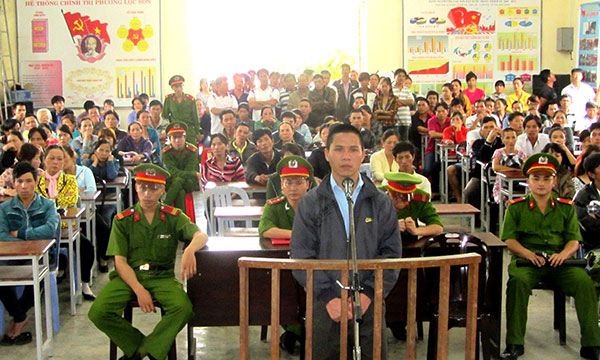 Một phiên Tòa xét xử lưu động của Tòa án nhân dân tỉnh Lâm Đồng