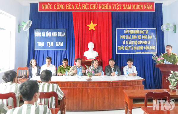 Công an tỉnh Ninh Thuận quán triệt các chuyên đề pháp luật và trợ giúp pháp lý cho phạm nhân trước ngày tái hòa nhập cộng đồng
