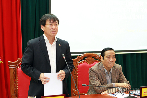 Đồng chí Phạm Anh Tuấn, Phó trưởng Ban Nội chính Trung ương, Phó trưởng Đoàn công tác phát biểu tại buổi làm việc