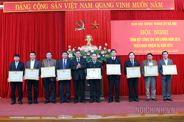 Thành ủy, Ban Nội chính Thành ủy Hà Nội tặng bằng khen, giấy khen cho tập thể, cá nhân đạt thành tích xuất sắc trong công tác nội chính năm 2014