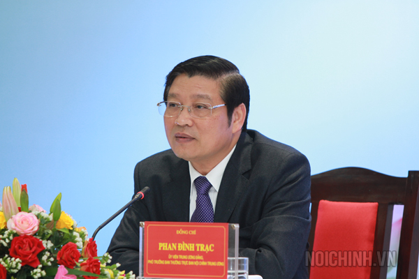 Đồng chí Phan Đình Trạc, Uỷ viên Trung ương Đảng, Phó trưởng Ban Thường trực Ban Nội chính Trung ương chủ trì Hội nghị tổng kết công tác năm 2014 của Ban (ngày 21-01-2015)