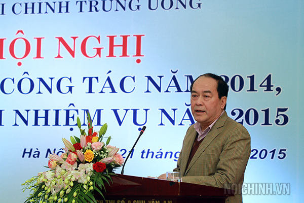 Đồng chí Nguyễn Khắc Hợp, Vụ trưởng Vụ Theo dõi công tác phòng, chống tham nhũng (Vụ 5) tham luận tại Hội nghị