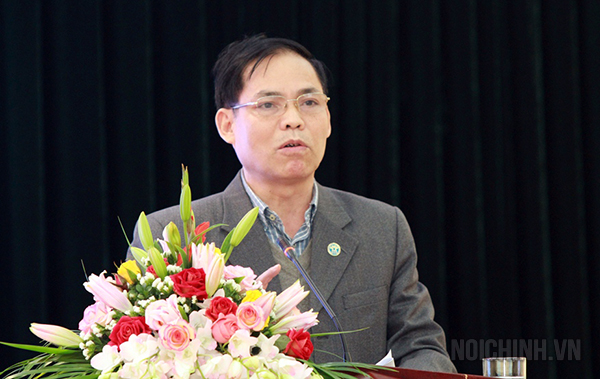 Đồng chí Nguyễn Văn Tiếp, Vụ trưởng Vụ Địa phương (Vụ 6) tham luận tại Hội nghị