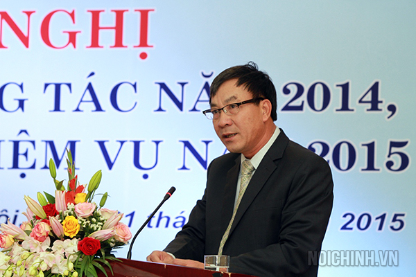 Đồng chí Lê Hồng Minh, Vụ trưởng Vụ Tổ chức - Cán bộ (Vụ 7) tham luận tại Hội nghị