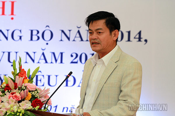 Đồng chí Phan Bá, Bí thư chi bộ Vụ Công tác phía Nam (Vụ VIII)  tham luận tại Hội nghị