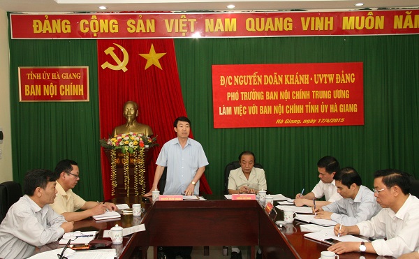 Đồng chí Nguyễn Doãn Khánh, Ủy viên Trung ương Đảng, Phó trưởng Ban Nội chính Trung ương phát biểu tại buổi làm việc