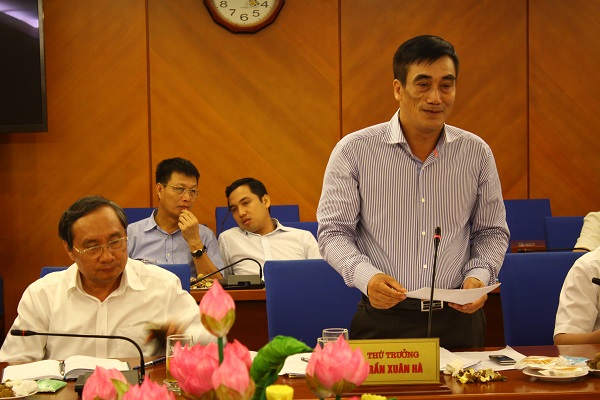 Đồng chí Trần Xuân Hà, Ủy viên Ban cán sự đảng, Thứ trưởng Bộ Tài chính phát biểu tại buổi làm việc