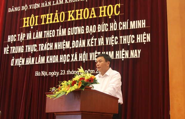 GS.TS Nguyễn Xuân Thắng, Ủy viên Trung ương Đảng, Bí thư Đảng ủy, Chủ tịch Viện Hàn lâm Khoa học Xã hội Việt Nam phát biểu tại Hội thảo