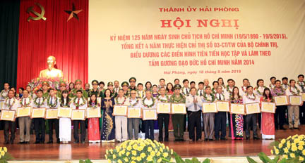 Hội nghị biểu dương các điển hình tiên tiến học tập và làm theo tấm gương đạo đức Hồ Chí Minh của thành phố Hải Phòng