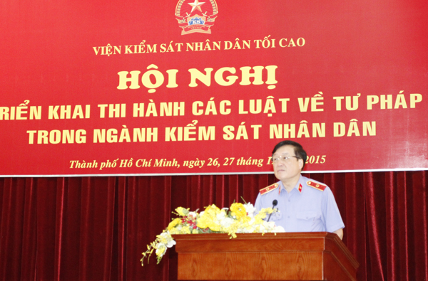 Đồng chí Nguyễn Hòa Bình, Ủy viên Trung ương Đảng, Viện trưởng Viện kiểm sát nhân dân tối cao phát biểu khai mạc Hội nghị triển khai công tác kiểm sát năm 2016 