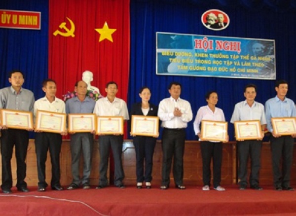 Huyện U Minh biểu dương, khen thưởng các tập thể và cá nhân làm theo gương Bác