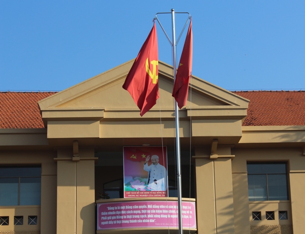Sinh hoạt dưới cờ sáng thứ hai hàng tuần mang ý nghĩa rất lớn, là hoạt động thường xuyên của Tỉnh ủy Lâm Đồng