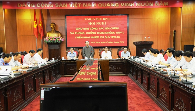 Đồng chí Phạm Văn Sinh, Bí thư Tỉnh ủy phát biểu tại Hội nghị 