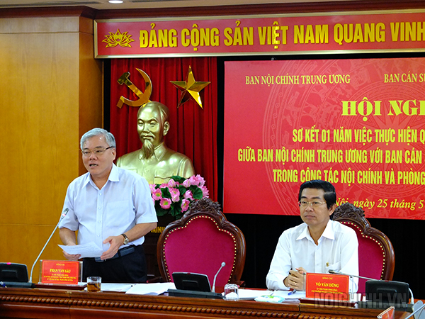 Đồng chí Phan Văn Sáu, Ủy viên Trung ương Đảng, Bí thư Ban cán sự đảng, Tổng Thanh tra Chính phủ phát biểu tại Hội nghị