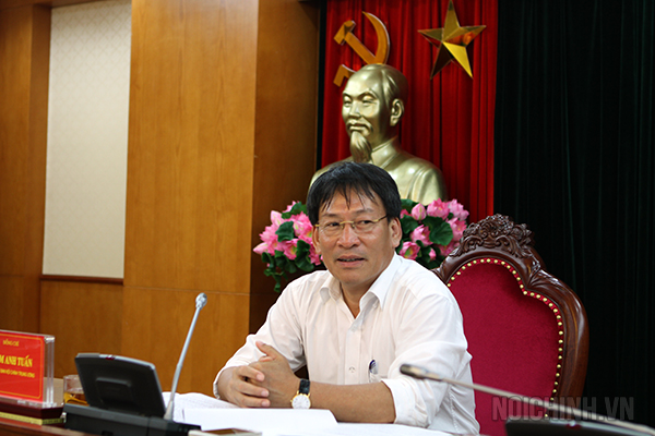 Đồng chí Phạm Anh Tuấn, Phó trưởng Ban Nội chính Trung ương, Trưởng Ban Chỉ đạo xây dựng và thực hiện Quy chế dân chủ cơ sở phát biểu tại Hội nghị