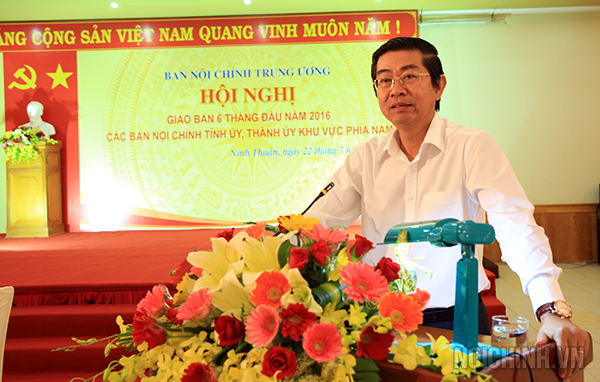 Đồng chí Võ Văn Dũng, Ủy viên Trung ương Đảng, Phó trưởng Ban Nội chính Trung ương phát biểu kết luận Hội nghị