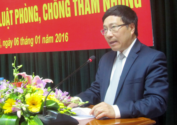 Phó Thủ tướng Phạm Bình Minh, Bộ trưởng Bộ Ngoại giao phát biểu tại Hội nghị tổng kết 10 năm thực hiện Luật phòng, chống tham nhũng của Bộ Ngoại giao ngày 06-1-2016.