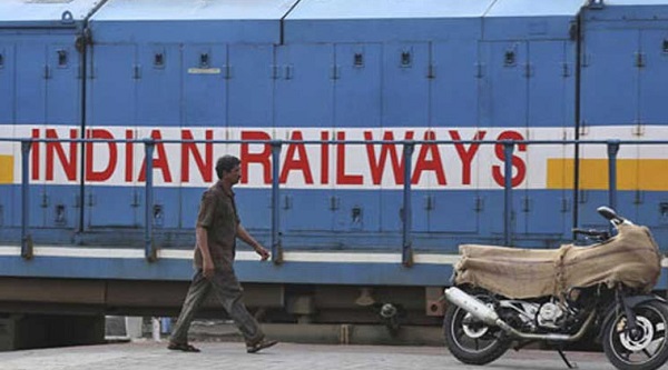 Ngành Đường sắt đứng đầu về số cán bộ tham nhũng bị trừng phạt trong năm 2015 (Ảnh: Indian Express)