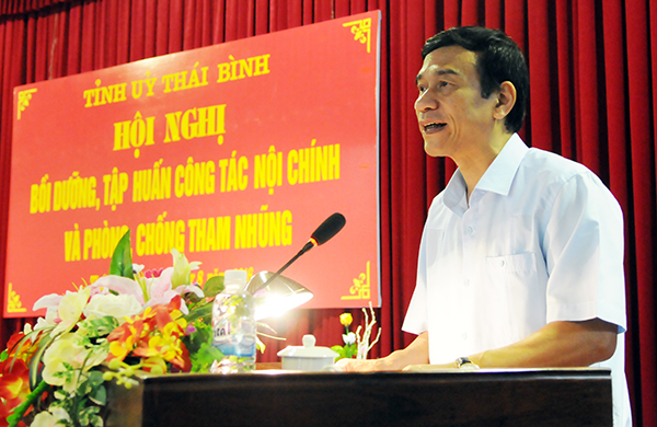 Đồng chí Đặng Trọng Thăng, Phó Bí thư Thường trực Tỉnh ủy, Chủ tịch HĐND tỉnh phát biểu tại Hội nghị