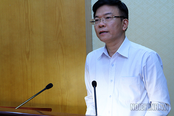 Đồng chí Lê Thành Long, Ủy viên Trung ương Đảng, Bộ trưởng Bộ Tư pháp phát biểu tại Hội nghị