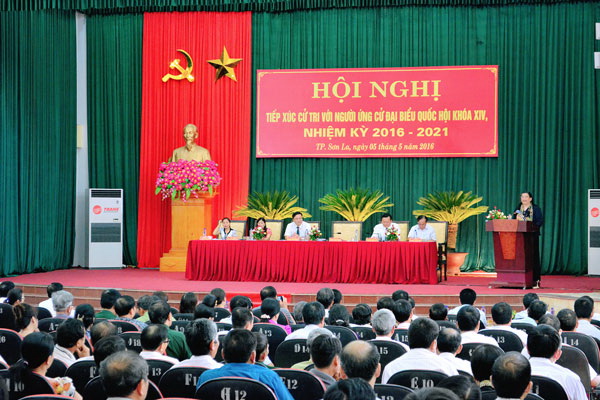 Hội nghị tiếp xúc cử tri với người ứng cử đại biểu Quốc hội khóa XIV tại tỉnh Sơn La