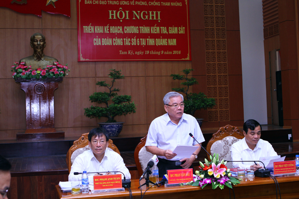 Đồng chí Phan Văn Sáu, Ủy viên Trung ương Đảng, Tổng Thanh tra Chính phủ, Ủy viên Ban Chỉ đạo Trung ương về phòng, chống tham nhũng - Trưởng đoàn công tác phát biểu tại Hội nghị