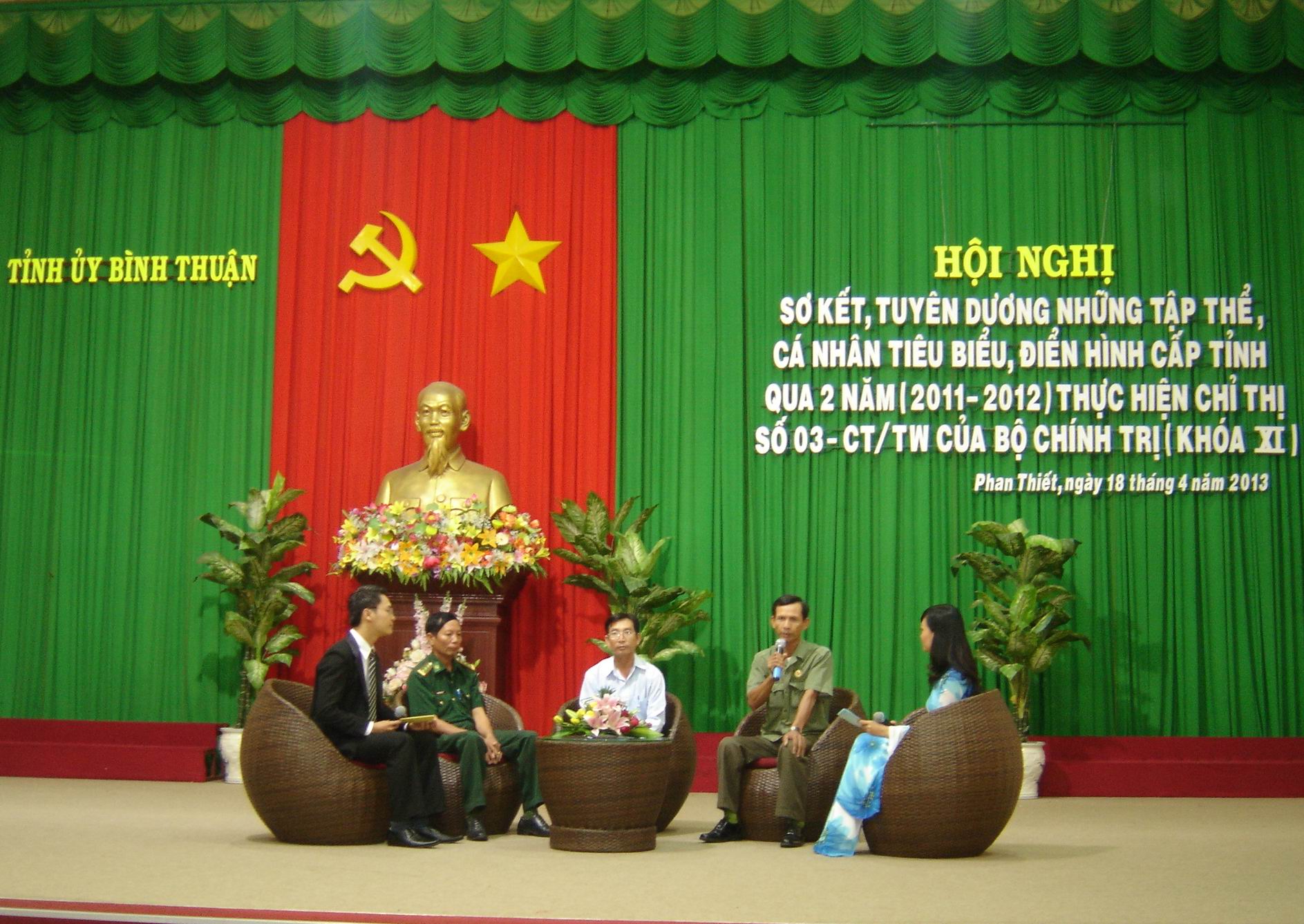 Giao lưu giữa các điển hình tiên tiến trong việc thực hiện Chỉ thị số 03-CT/TW của Bộ Chính trị (khóa XI) tại Bình Thuận