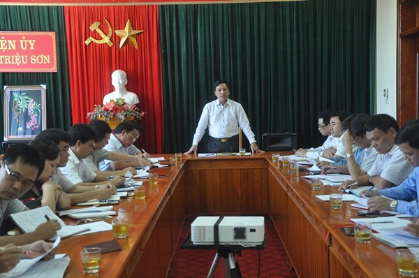 Đồng chí Võ Duy Sang, Ủy viên Ban Thường vụ, Trưởng Ban Nội chính Tỉnh ủy phát biểu tại Hội nghị thông báo kết luận kiểm tra việc lãnh đạo, chỉ đạo công tác phòng, chống tham nhũng huyện Triệu Sơn